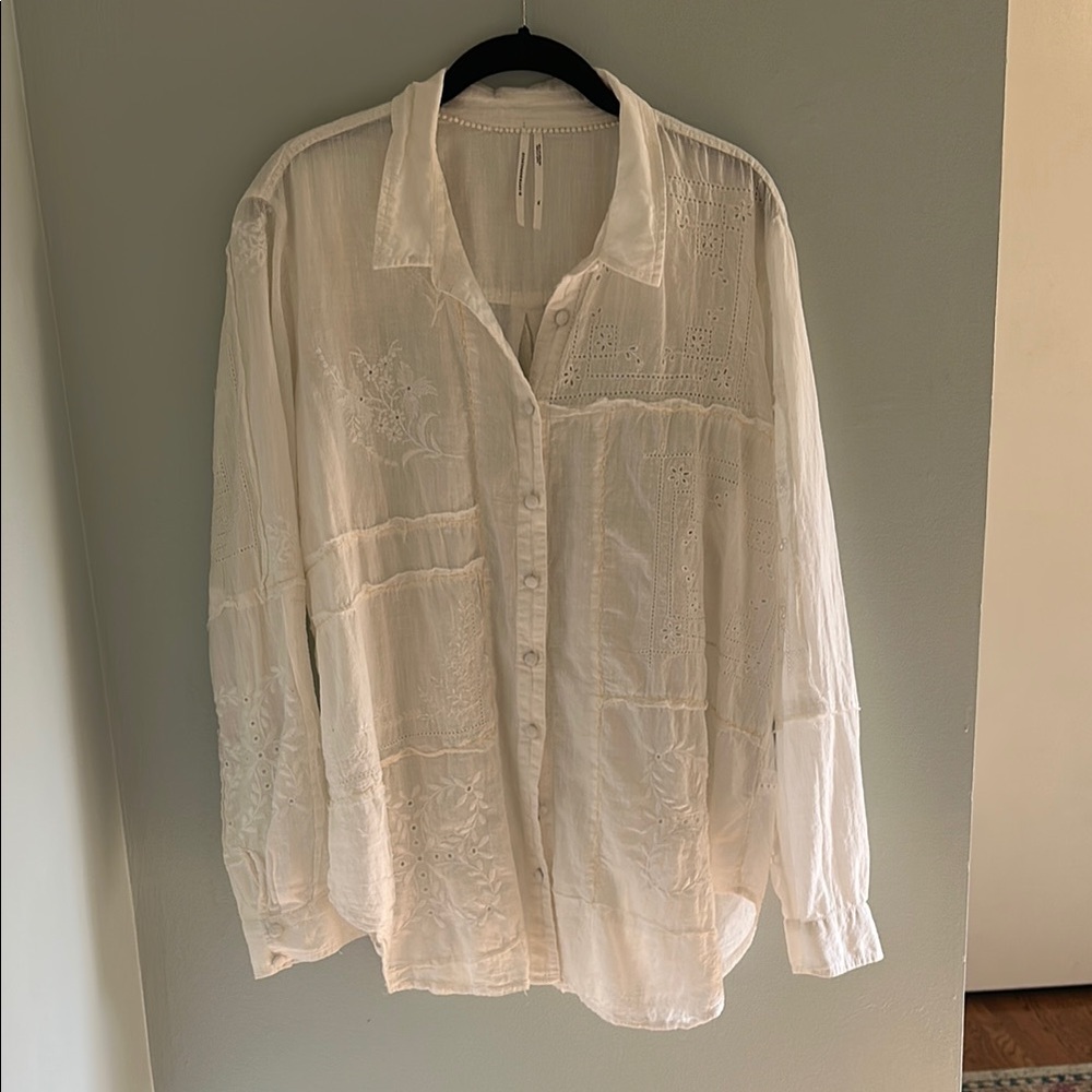 Elegant White Embroidered Woman’s Shirt Top Blouse Anthropologie XL